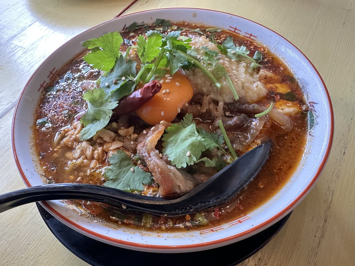 scarlet_1293's tweet photo. 昼にラーメン食べ行ってきたんだけど、辛いもの好きやから調子乗って5辛行けるやろと思って注文したら涙と鼻水が止まらないほどの辛さでした(笑) https://t.co/7WybqBk1CD