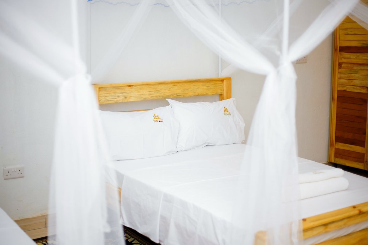 VeloraSunset's tweet photo. Organization is key , cleanses and comfort 
Book your stay today 
📍 Munyonyo, Salaama Rd, near Kirudu Hospital.
📞 Order: +256 393104 109 | +256 752 323 135 https://t.co/gwK4kfAPRC