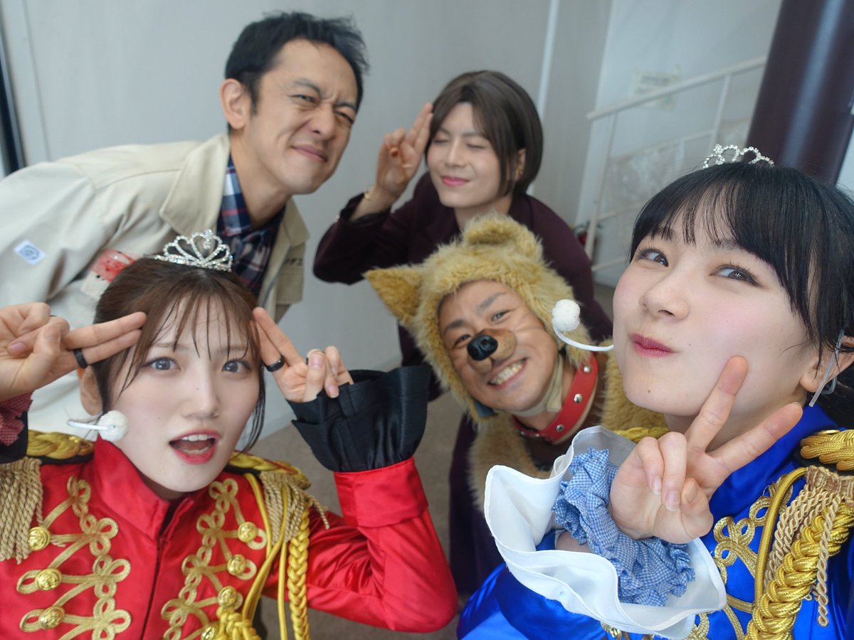 ayumi_ishida__'s tweet photo. おとーさん、おかーさん、ハチ、おねーちゃん、瑠花、本当に出会えてよかった、ありがとう、大好き💙
 #梅棒 #ラヴオール https://t.co/kno2dzJv3G