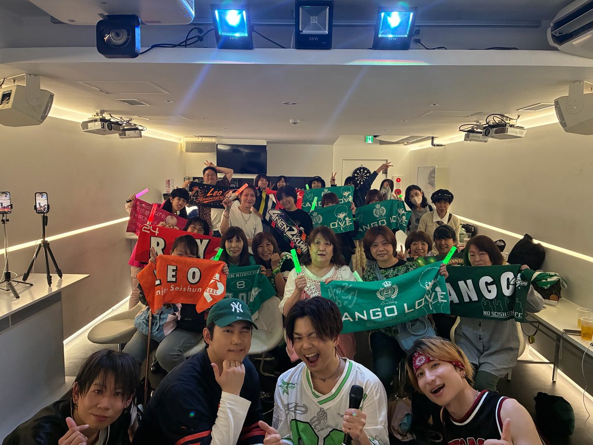 4nen2kumi's tweet photo. 本日は急遽の中ライブに来てくださりありがとうございました😊
また、
17配信でも見てくれた方ありがとうございました✨
素敵な時間だったなぁ!!
次回は7/19に開催します^ ^
次はリアルに会いに来てね🥰
#4年2組 https://t.co/4a9FWn1Kc3