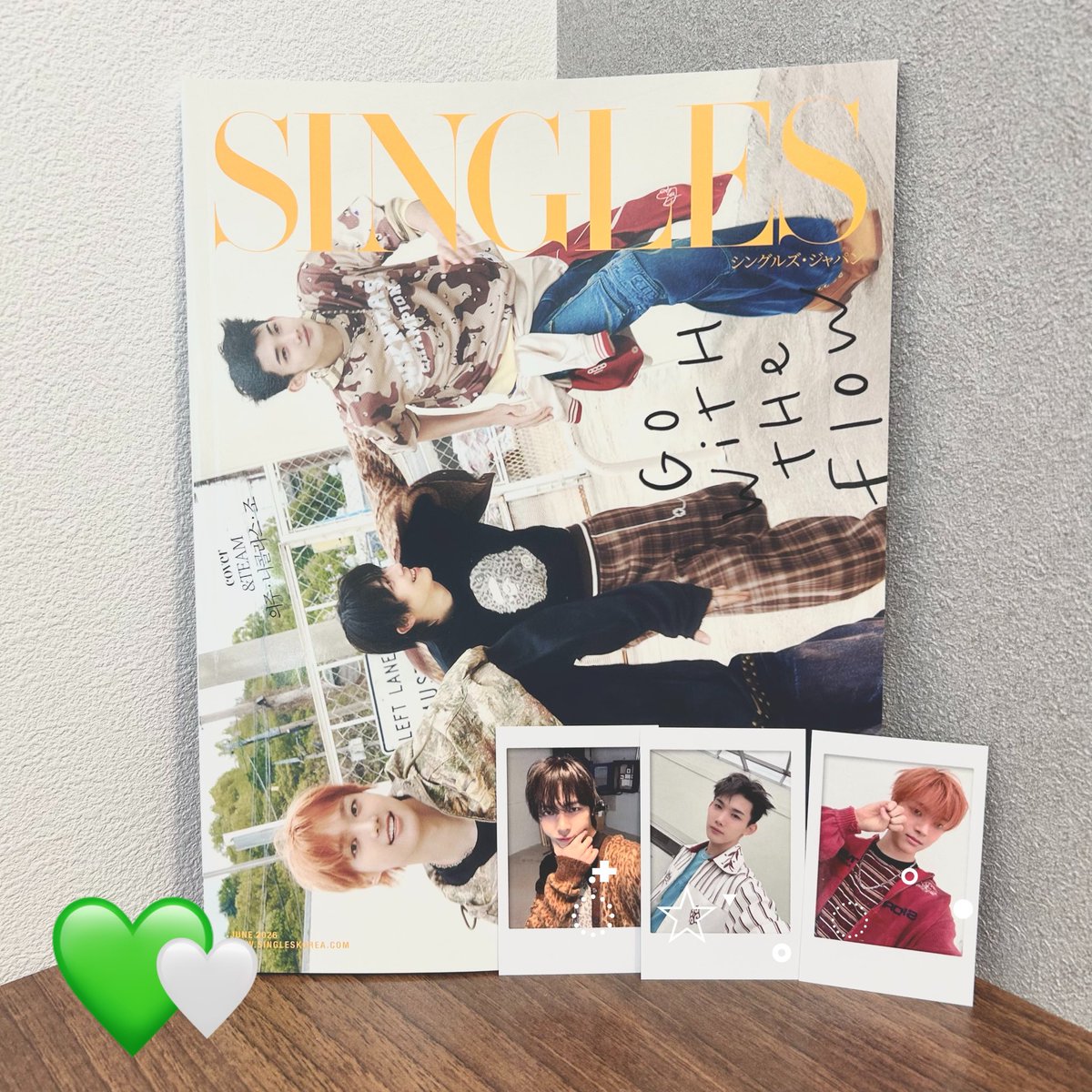 kkyj1997kjy's tweet photo. 昨日やっと届いた💫
全ページおしゃれで読み入っちゃったよ
インタビューは3人の空気感が伝わってニマニマしちゃった🤤
チェキも3人ともかわいくて最高🪽🫧
#singlesjapan https://t.co/D3ZbuURQ3i