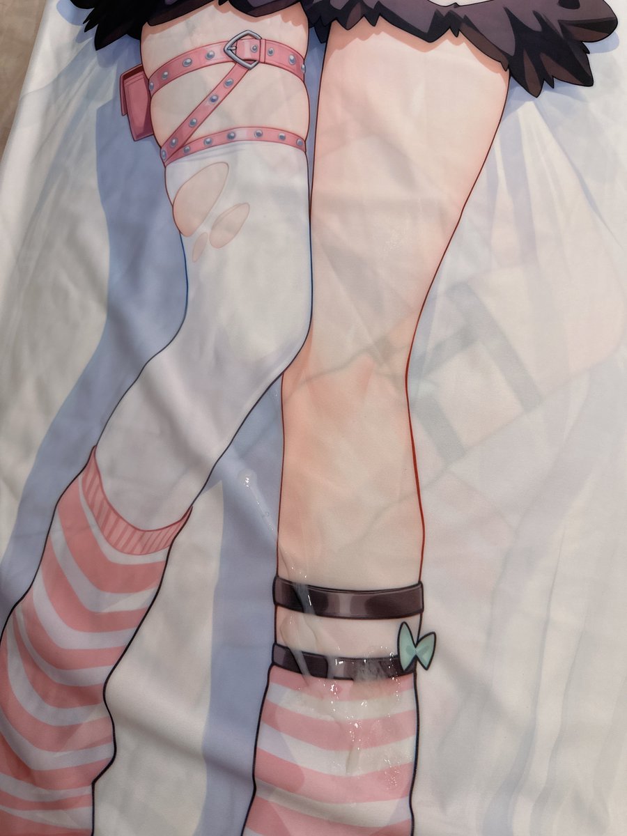 kiri2002same's tweet photo. 射射千夏小可爱～绝区零当中最可爱最喜欢的一位，小偶像+可爱风服装太甜了，粉嫩的抹茶小蛋糕🥰第一发先射在了粉白条纹堆堆袜+白丝小腿上，让人好想埋进小腿之间猛猛吸😤😤然后一边看着小可爱轻慌无措的表情一边蹭蹭，大好き！😋 #抱き枕ぶっかけ  #二次元ぶっかけ  #千夏 https://t.co/1d59hOrVyX
