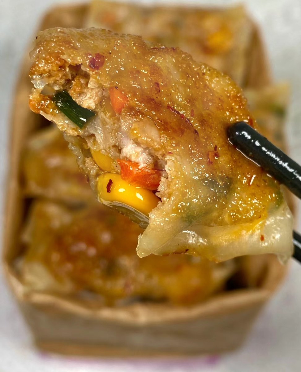 GearingUla68726's tweet photo. [Craving that crispy street food fix Tonight’s lineup: golden fried tofu skewered with chili flakes and a squeeze of lime—hot, tangy, and 100% street-style joy!]， https://t.co/SRfH6JksBn