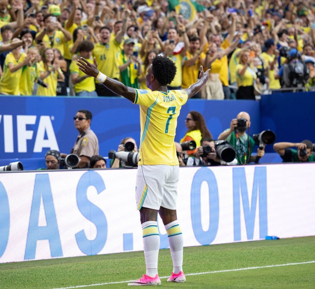 vini_ball's tweet photo. 🚨OFFICIAL: Vinicius Jr is the ONLY player to win the MOTM award in every single World Cup game so far. https://t.co/nOOmtXURAa