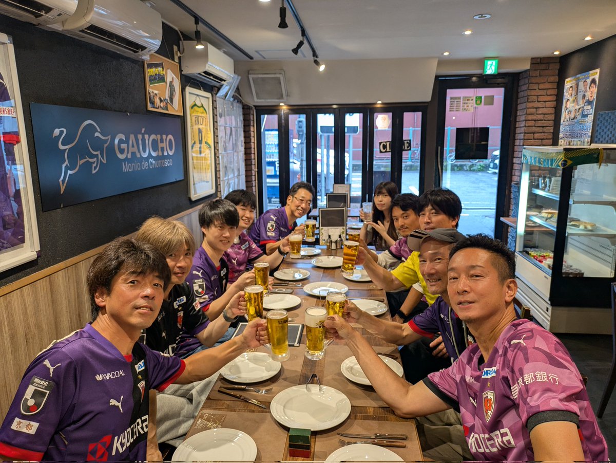 kabiko0's tweet photo. 北部サンガサポ会
ガウーショからのHUBからのoru🍺🍺気づけば8時間飲んでおりました😯😯
ガウーショさんに、サンガユニ着たサポさんもおられ盛り上がりました！！
ガウーショ！最高！ https://t.co/dCw43c5cSP