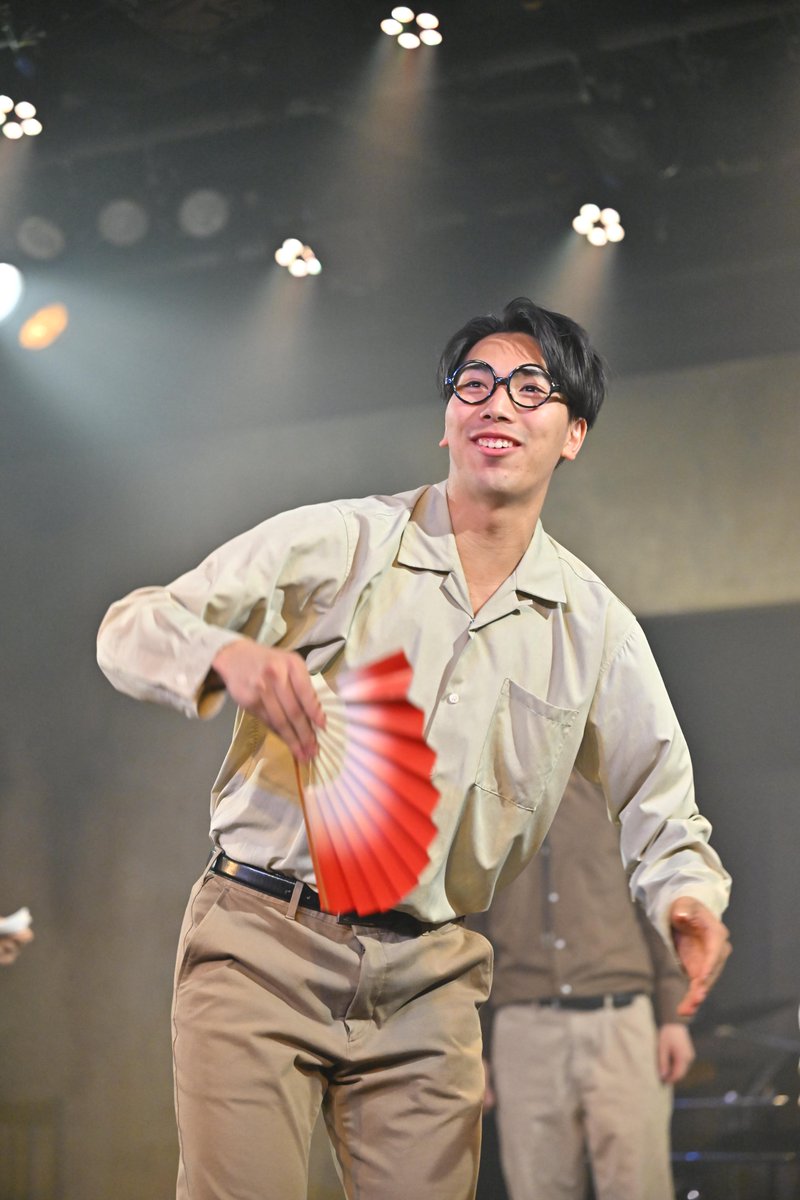 theater_mu's tweet photo. ミュージカル『 #妻と飛んだ特攻兵』

いよいよ千秋楽・・！
🛩本日公演12日目

🎭  6月29日（月）
【空】12:00開演／【風】17:00開演

📍ウッディシアター中目黒

🎟 当日券あり
開演45分前より受付にて販売いたします。
・特典付前方席（1～3列）チケット：10,000円（税込）
・一般チケット：9,000円（税込）
※先着順での販売となります。お席がなくなり次第販売終了となりますのでご了承ください。
※お支払いは現金のみになります。

＜お願い＞ 
・客席は通路が大変狭くなっております。 大きなお荷物は劇場にはお持ち込みいただけませんのでご注意ください。(クロークはございません) 
・公演中、咳やくしゃみの症状があるお客様は、ハンカチやマスクで口元を覆うなど、周囲のお客様へのご配慮をお願いいたします。

#妻と飛んだ特攻兵 #ミュージカル