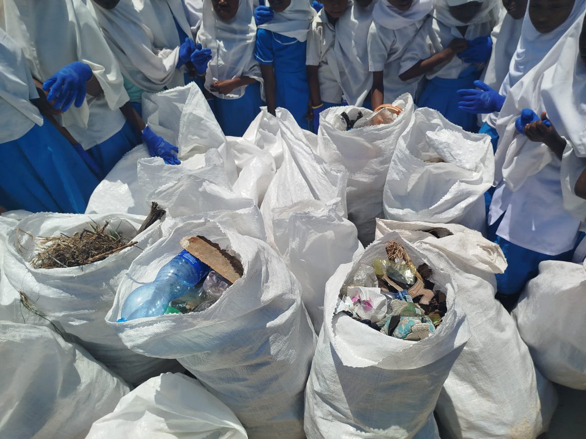 brianom01520984's tweet photo. The mission continues! 
Keeping our beaches #litterfree isn't just about cleanups, it’s about inspiring the next generation of environmental stewards to protect our oceans. Every piece of plastic removed is a victory for marine life and a step toward a healthier planet. https://t.co/0MVFfjhKw6