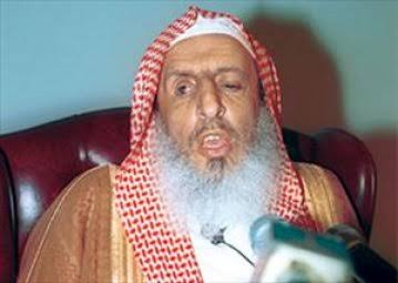 Kalpak66's tweet photo. Ne Hristiyan'ın Papa'sından, ne Müslüman'ın Halife'sinden Türk'e zerre fayda gelmedi.

Ne Haçlı'dan ne Ümmet'ten zerre fayda gelmedi.
Bizi ilgilendirmeyen davalar, birilerinin şanı, şöhreti için canımızı verdik ve kendinizi unuttuk.

Oysa ki hakikat ne Vatikan avlusundan, ne de Arabistan çölünden geçiyordu!

Zihnimizi Ortadoğu hikayelerinden kazımalıyız.