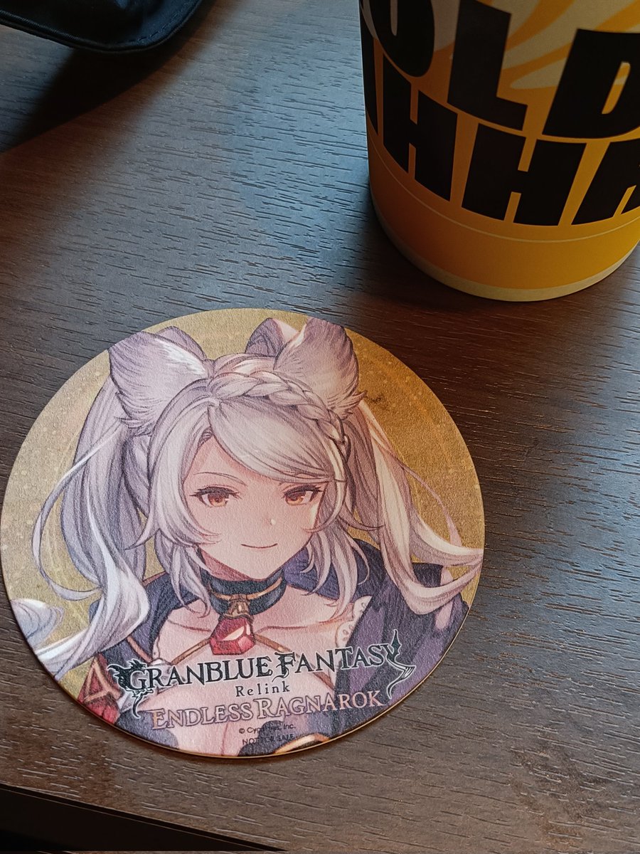 r_k0003's tweet photo. バーガー食ったらグラブルのコースター貰えた https://t.co/8wcdbIFI8o