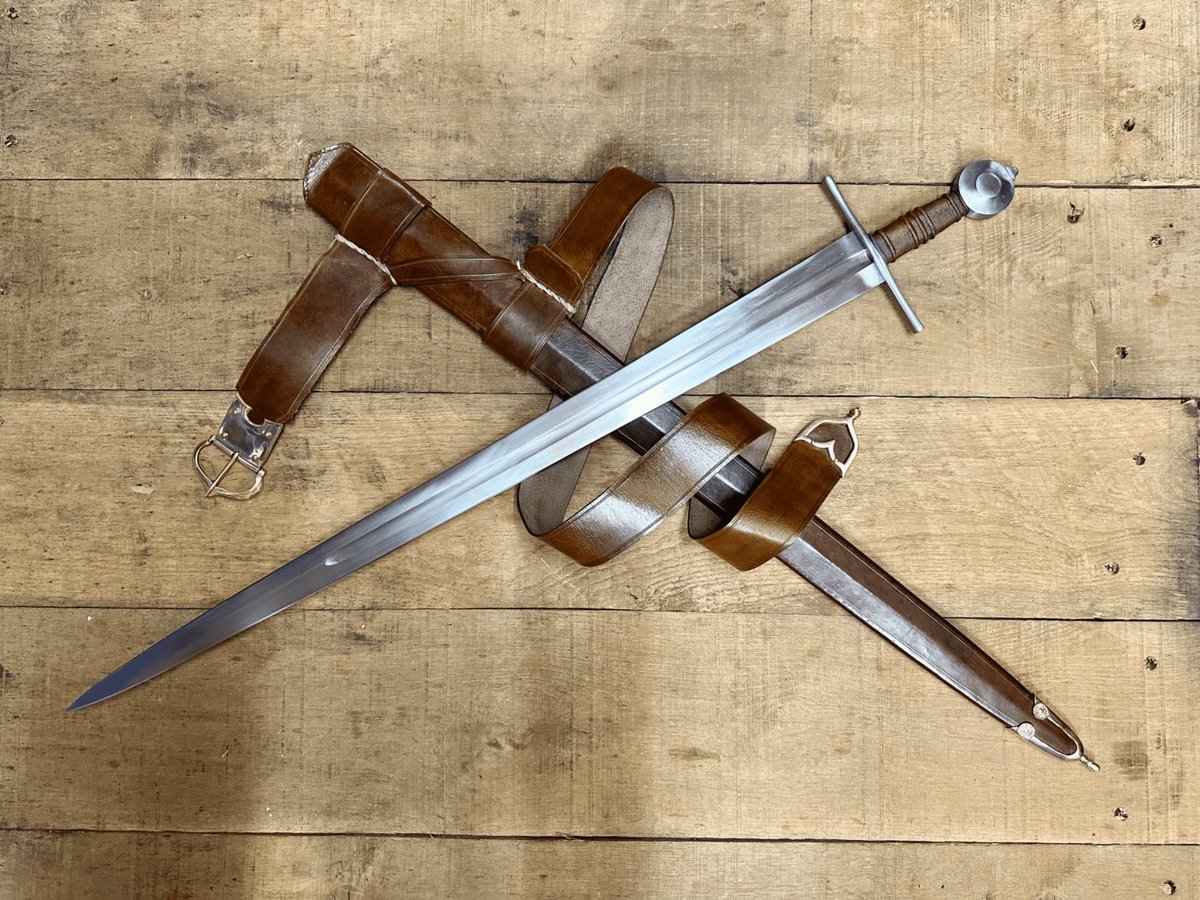 MarsdanVM's tweet photo. It reminds me of Tod Cutler "13th Century Single Handed Medieval Sword"... but after I reprofiled the tip.

I love the elegant, and a bit deceptive, simplicity to it. https://t.co/f72SPcsd9l