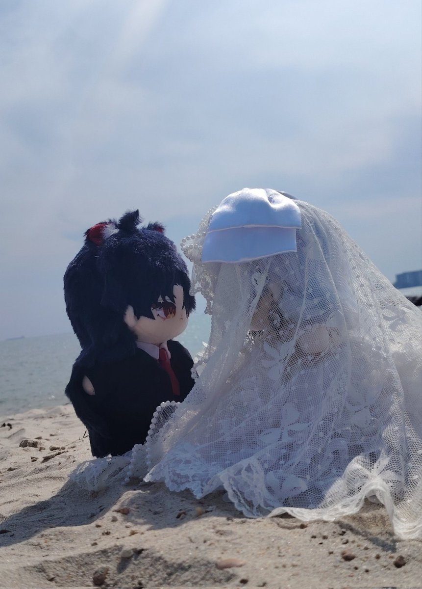 Dreaming_Rui's tweet photo. As promised #renday wedding pics💖💖 But this time by the beach because my bf just so happened to bring me here😂

#刃日 #刃サン https://t.co/hJV0skFzWk