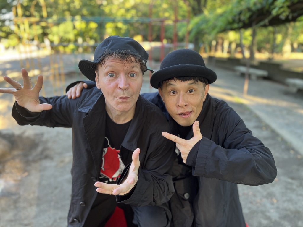 circus_seeds's tweet photo. 🎪出演者紹介🎪

世界各地のさまざまな場所で観客を笑いの渦に巻き込みながら活躍中のFunny Bones 🦴

世界を巡るクルーズ船のシアターでは、言葉の壁をこえて世界中のお客さまを笑顔にしています。

『サーカスシーズ3』では、世界で磨いたフィジカルコメディでサーカスに世界の風を吹き込みます✨ https://t.co/NS3KFZu6Ui