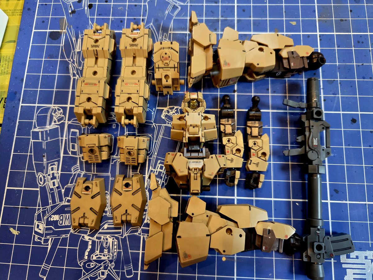 1223konoha's tweet photo. MM30のアルト(陸戦仕様)のデカール貼り、とりあえず今日の部分は完了。デカールを貼るだけで色数やメカ感が増し増しになっていいですね。脚部にもう少しデカールを貼ったら軽く半光沢のトップコートを吹いてから、汚してみようかな。 https://t.co/YwBVX4LP4M