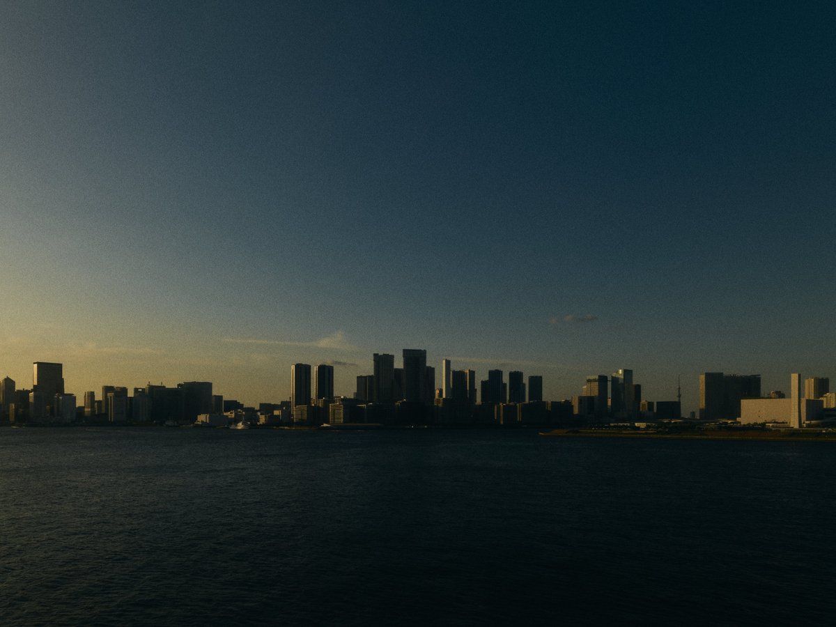 supersub_aka's tweet photo. TOKYO "BLUE" SKY
b/ NIGHT. https://t.co/SycSkiP8VR