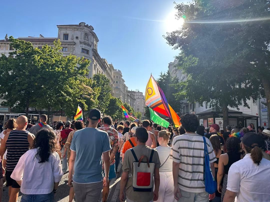 NoeliaCoboP's tweet photo. ❤️Orgullosos de ser quienes somos.

Frente al odio, más derechos.
Frente al insulto, más democracia.

Porque ante cualquier retroceso, respondemos con libertad, igualdad y democracia.

#MásOrgulloMenosOdio 🏳️‍🌈 https://t.co/mm2cN9GxTb