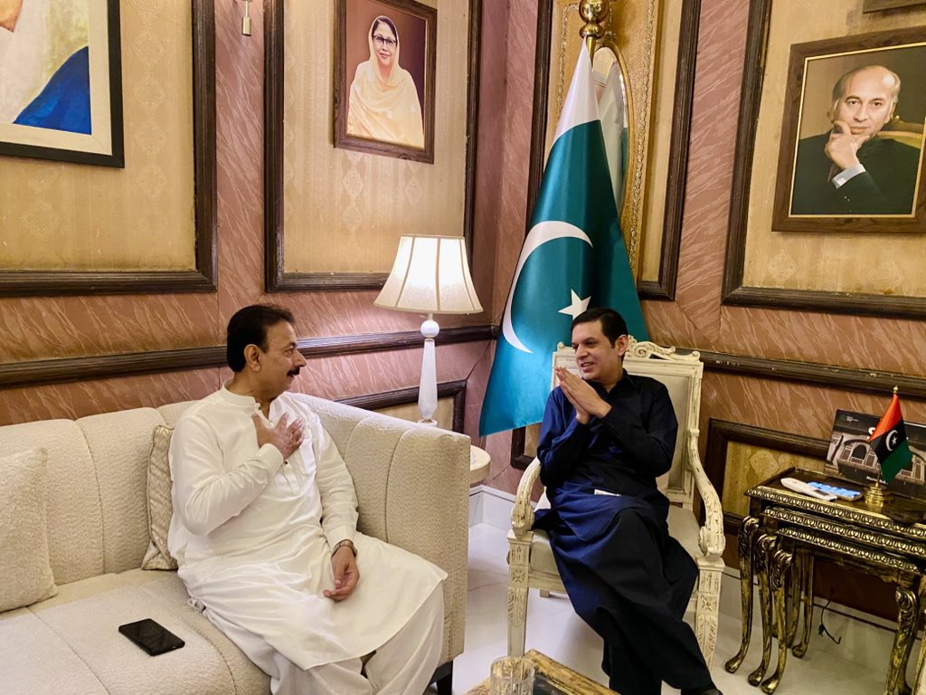 NaumanIShaikh's tweet photo. سی ای او سیپکو، اعجاز چنا سے سکھر ہاؤس، سکھر میں ملاقات کی۔ اس موقع پر بجلی کی فراہمی، عوامی مسائل اور دیگر امور پر تبادلۂ خیال کیا گیا۔ https://t.co/nw2lwt8eNj