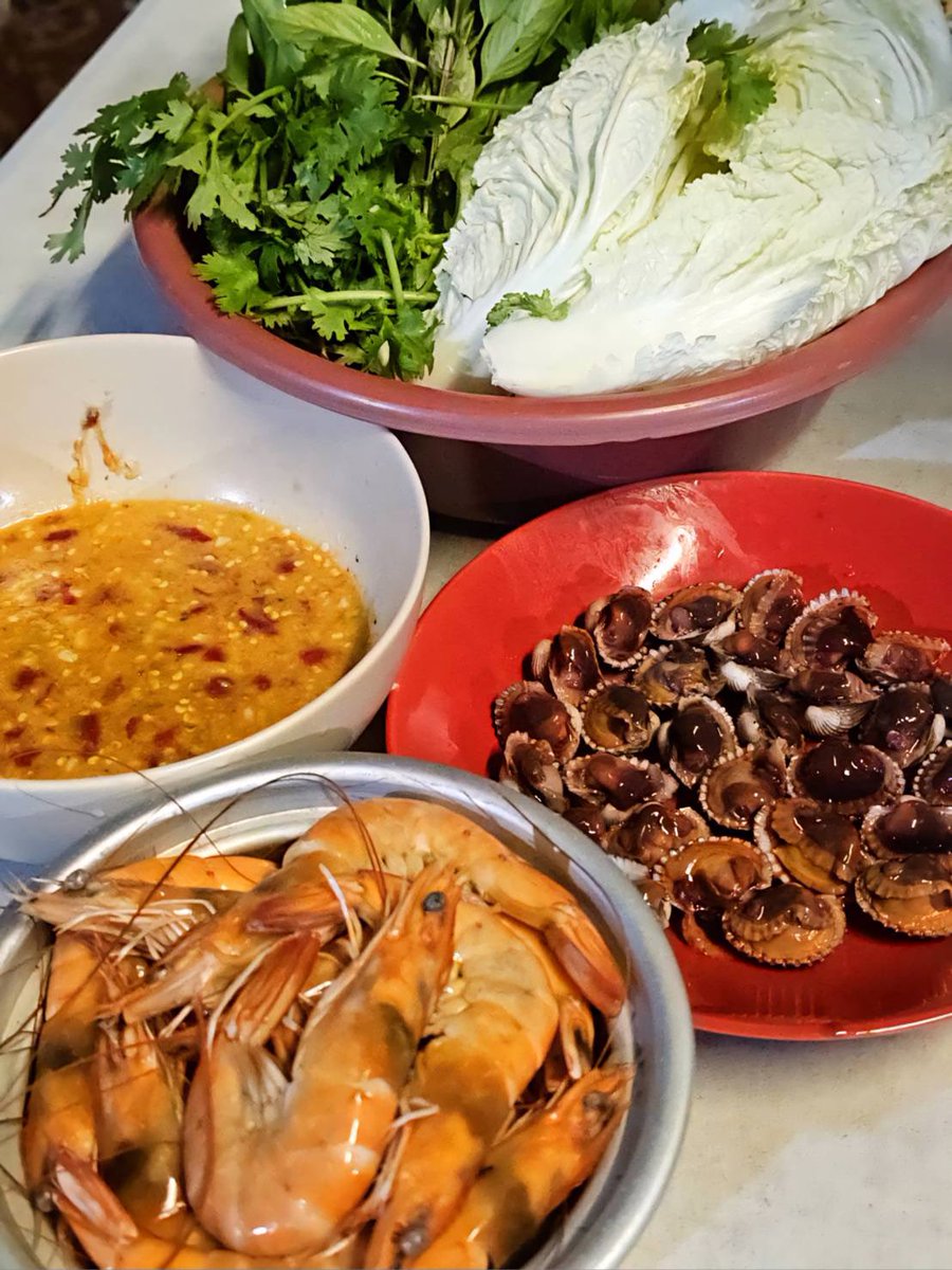 VAlan43393's tweet photo. เมี่ยงหอยแครง🦪 เมี่ยงกุ้ง🦐
ผักแน่นๆ 🥬🥦🥒🥕🫜
หอยแครงลวกแดงๆ ฉ่ำๆ กุ้งลวกสะดุ้งๆ
น้ำจิ้มถั่วตัดแซ่บเบอร์นี้ 🌶️🔥😋
อดใจไหวหรอ🥂🍻

🆔anda8939

#นวดกระบี่ หมอนวดกระบี่ 
#ในเมืองกระบี่ รับงานนวดกระบี่โทร0811758939 #rtxxdm https://t.co/i7fyKUtXiZ