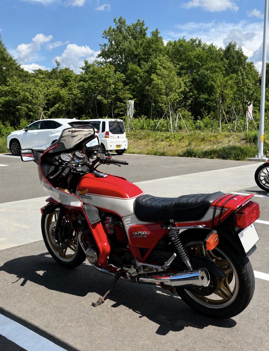 DD_cb750fb's tweet photo. 蕎麦を食べに行きがてら盛岡まで走って来ました。

4年ぶりの公道復帰後まとまった距離を初めて走りましたがライディング下手くそすぎて笑いました。

でも気持ちよかったー！バイク楽しい！ https://t.co/9H47pH9V8S