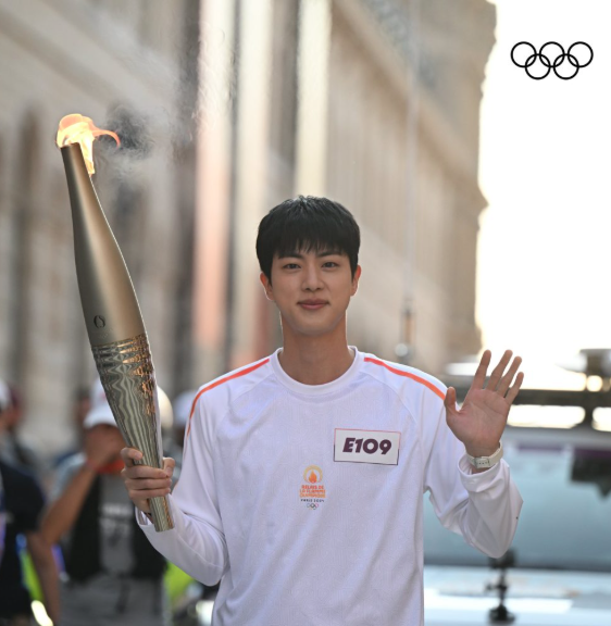 AboutMusicYT's tweet photo. BTS' Jin holding the Olympics Torch, 2 years ago today. https://t.co/DbtApcqn2o