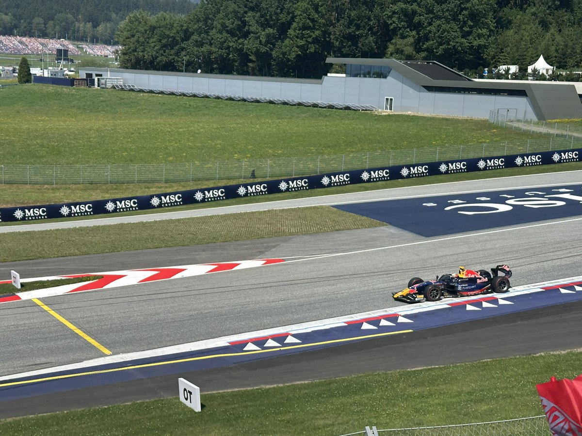 LucaCam90's tweet photo. @NikolaTsolov 😎 #F2 #FeatureRace #AustrianGP @CamposRacing 🇦🇹 https://t.co/3ISZlBBn1S
