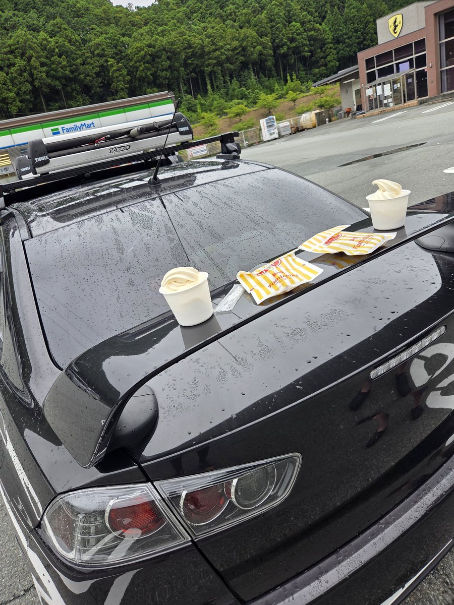 starfishJP's tweet photo. テーブル代わりになるのがいいんよね https://t.co/3xO4aiJIOY