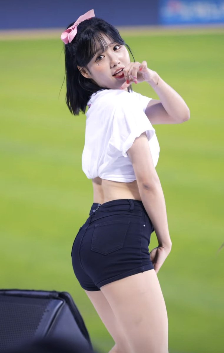 dddrjme's tweet photo. 최홍라 치어리더 https://t.co/z839D5VcCB