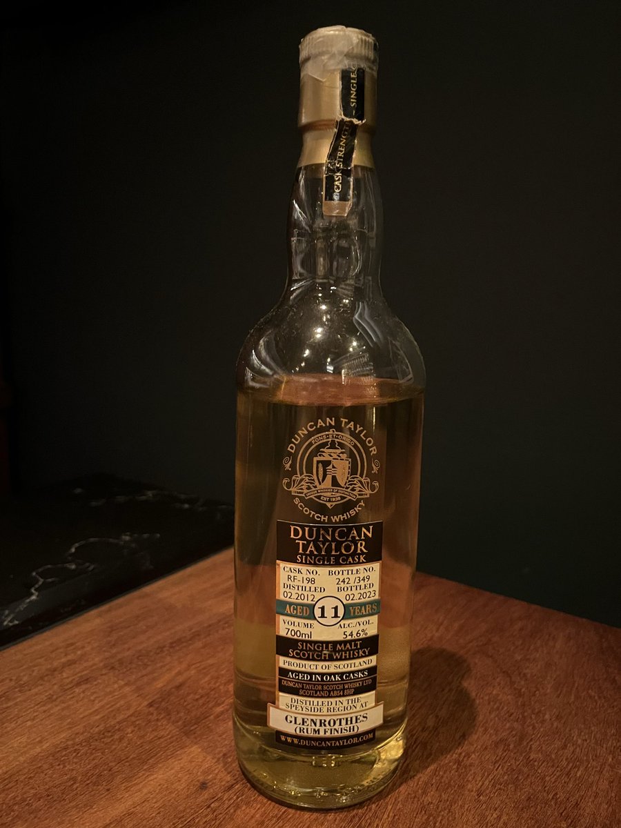 SipBar's tweet photo. 本日の1本は
Duncan Taylor Glenrothes 11 Years Rum Finish

スペイサイドモルトの優等生とも言えるグレンロセスを、ラム樽でフィニッシュした少し珍しいボトル。
口当たりはなめらかで、南国フルーツのニュアンスとスパイス感が心地よく続きます。

#TWLC
#XWC https://t.co/LjyvAgywXO