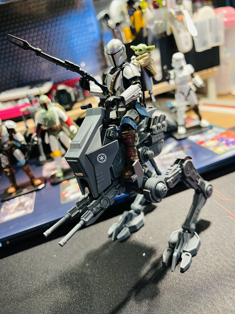 STX2000's tweet photo. 福岡に帰るなり、スターウォーズのブロッキースを一気組み。^_^

マンダロリアン&amp;グローグーでお馴染みAT-RTに乗車状態が出来ましたww

他にもトルーパーやら沢山集まってきて、ディスプレイも賑やかになってきましたよん。

#スターウォーズ
#ニトリのディスプレイボックス
#割と作りやすい https://t.co/Iinmbv03Mv