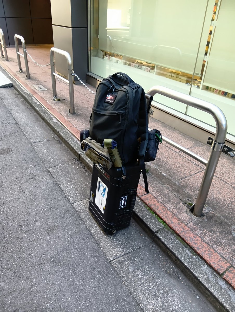 jv5R0FRpNNOFFKK's tweet photo. #突然かっこいいブラックを無言で貼る 
#goruck 
#pelican https://t.co/WWOnnMmy8O
