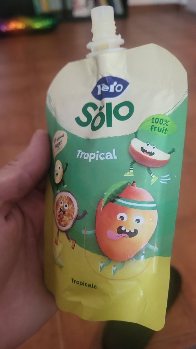 cielolucia's tweet photo. Ahora que está mi sobrina de un año de visita y come esta cosa todo el día me pregunto por qué los adultos no consumimos semejante maravilla. 100% fruta, sin azúcares agregados, vitamina C, vienen de todas las combinaciones de fruta que te imagines y son riquísimos, literal https://t.co/cNuHuou2kB