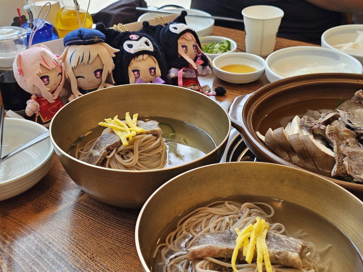 EuropeanTofu's tweet photo. #HIMEHINAWorldTourSeoul
吃冷面，嘿嘿 https://t.co/C0ao22mH5b