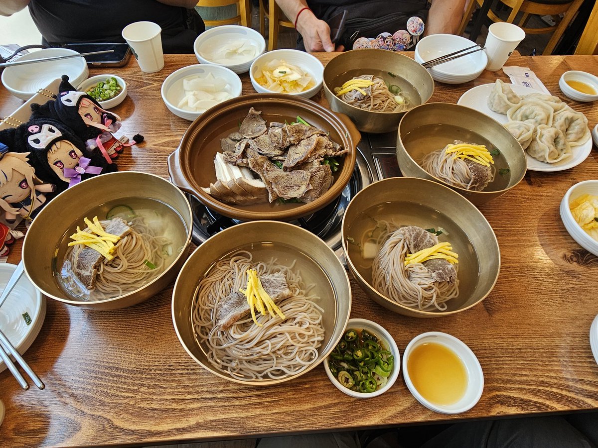 EuropeanTofu's tweet photo. #HIMEHINAWorldTourSeoul
吃冷面，嘿嘿 https://t.co/C0ao22mH5b