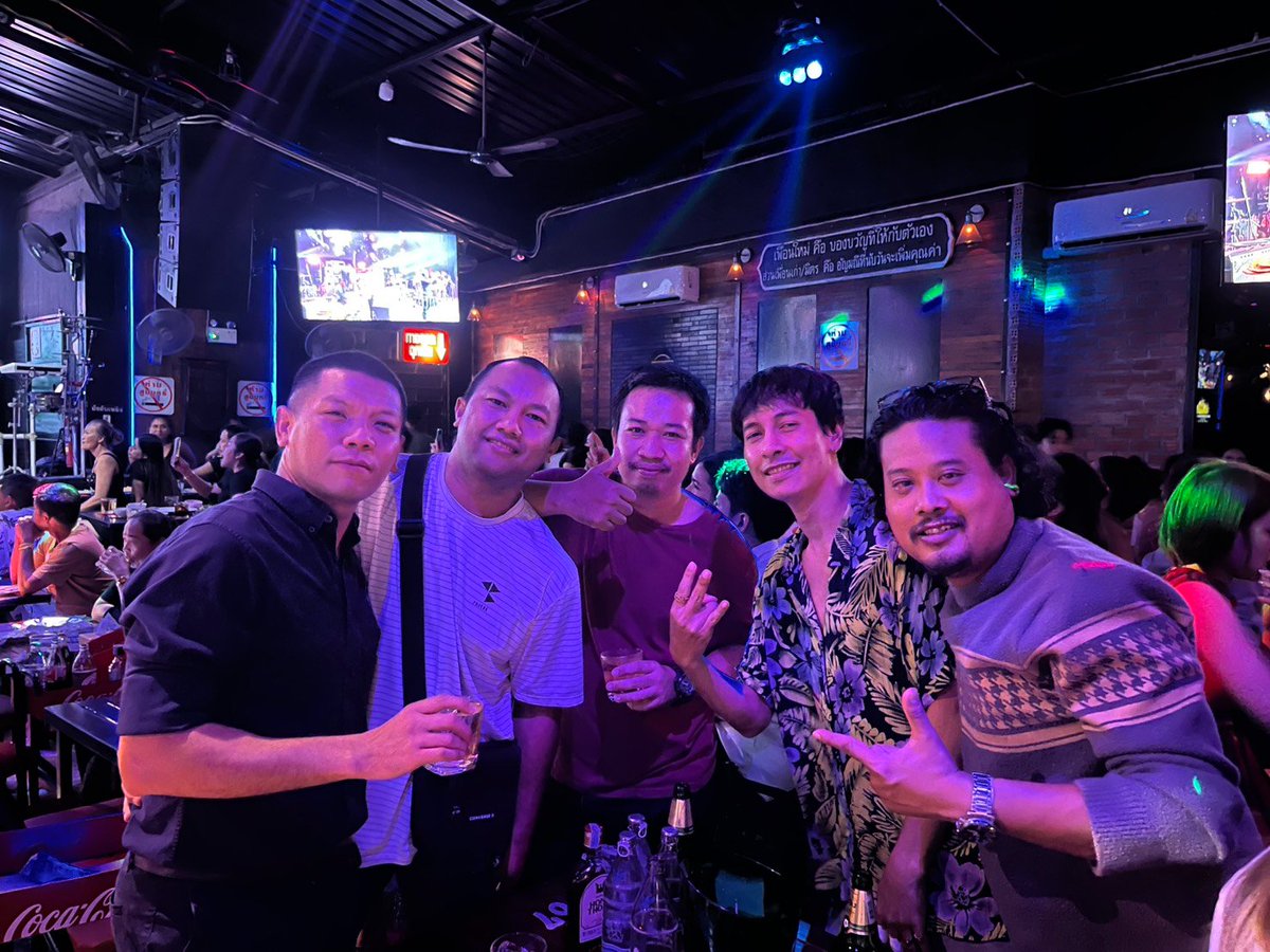 moutentim2's tweet photo. ต่อร้านเพลิน เจอ เสธ.กั๊ก
#น้องๆดูแล���ีมาก https://t.co/DOul7QPkOP