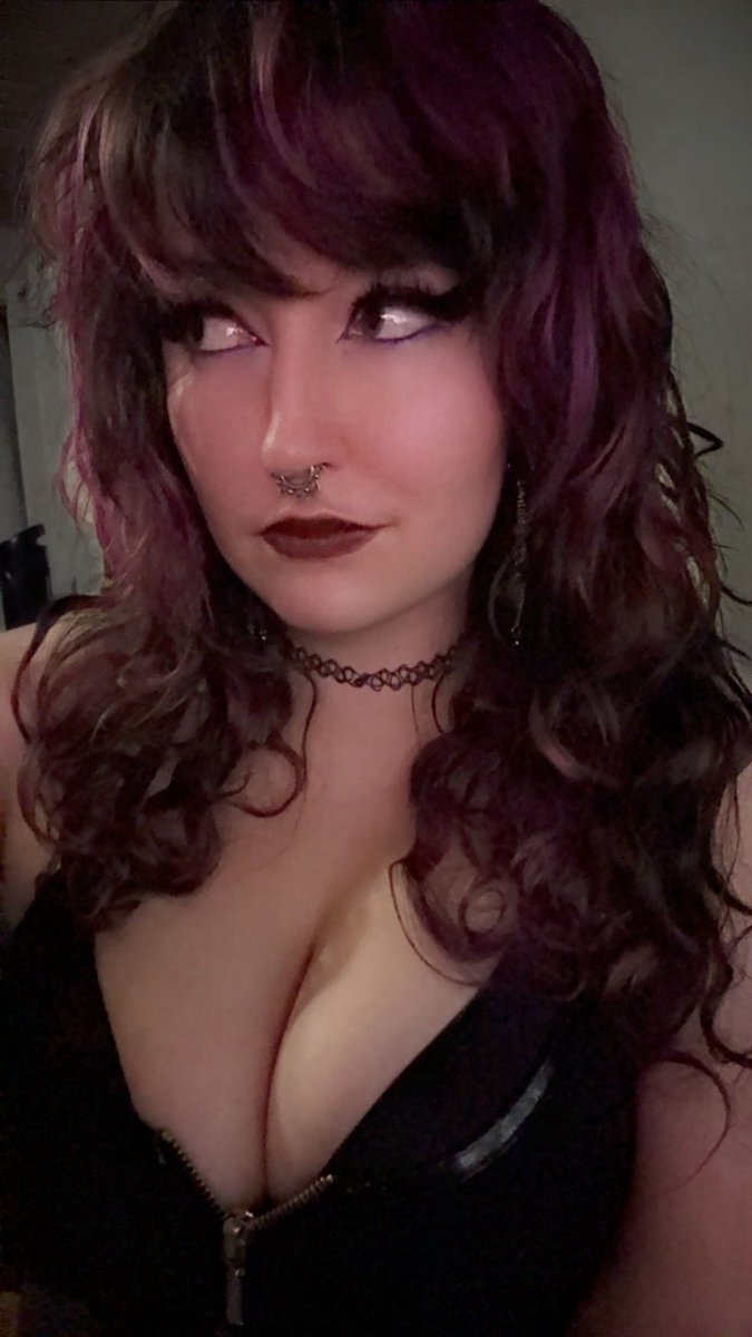 secludedshine's tweet photo. the curls r curling and well the— https://t.co/C7mrdLvIzD