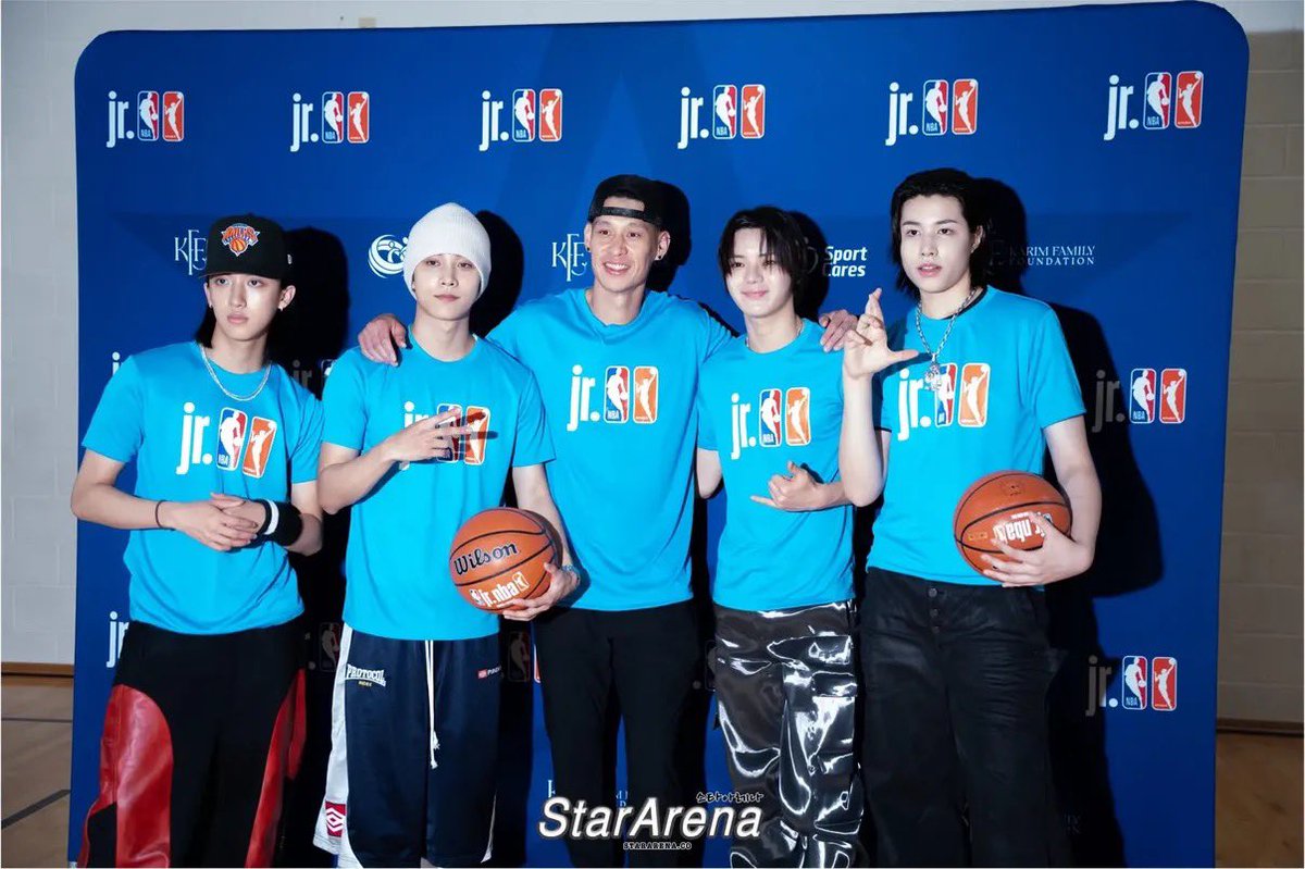 562coded's tweet photo. #LNGSHOT with Jeremy Lin https://t.co/GyrP08bd7l