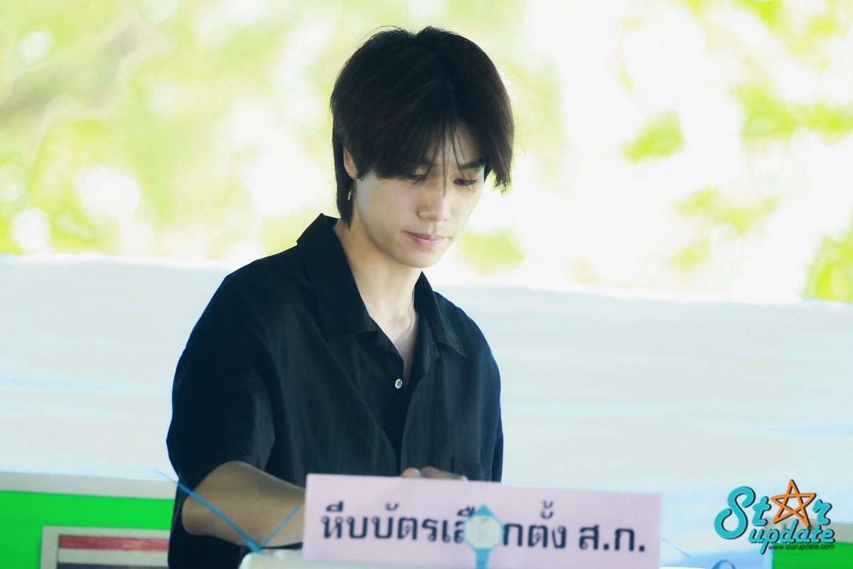 webstarupdate's tweet photo. “ภูวินทร์ ตั้งศักดิ์ยืน” นักแสดงจาก GMMTV
มาใช้สิทธิเลือกผู้ว่าราชกรุงเทพมหานคร และสมาชิกสภากรุงเทพมหานคร พร้อมชวนชาวกทม.ออกมาใช้สิทธิ์ใช้เสียงของตนเอง

#phuwintang #เลือกตั้งกทม2569 https://t.co/BYLrdoOmd2