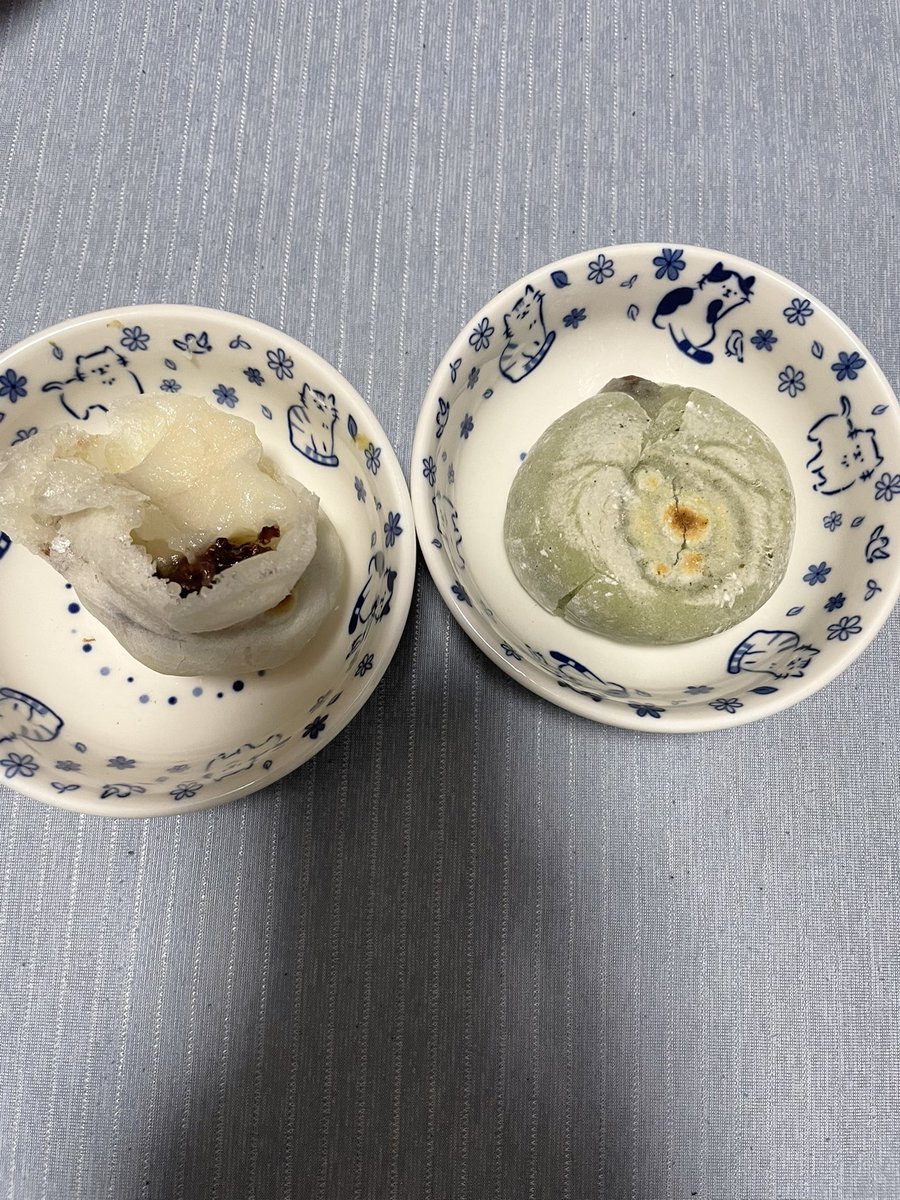 nikoby7y's tweet photo. @dane0627 焼きすぎたらお持ちが爆発した…右は普通に焼いたおもちだよ。左は、あんこがカピカピで美味しくなかった… https://t.co/heuKBlaNal