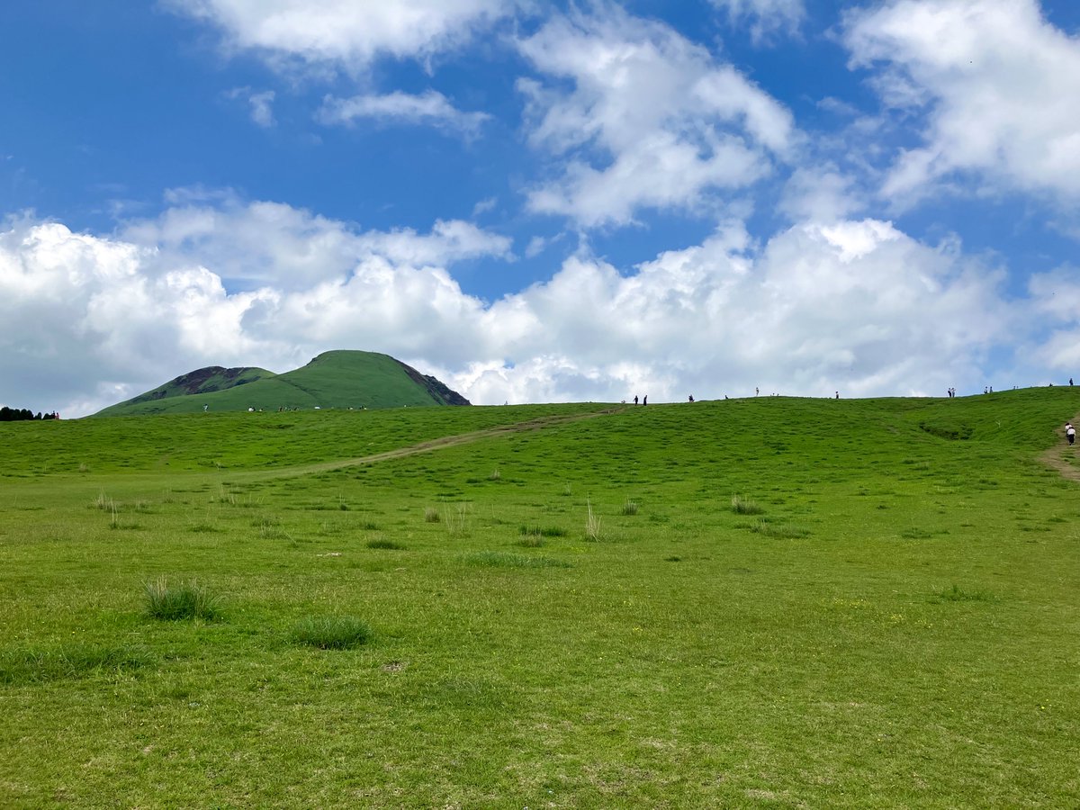 Han_Yu_Kai's tweet photo. 5月の阿蘇
草千里ヶ浜

WindowsXPのデスクトップ画面かってくらい広々として気持ちが良かった https://t.co/4fhCmSaiSa