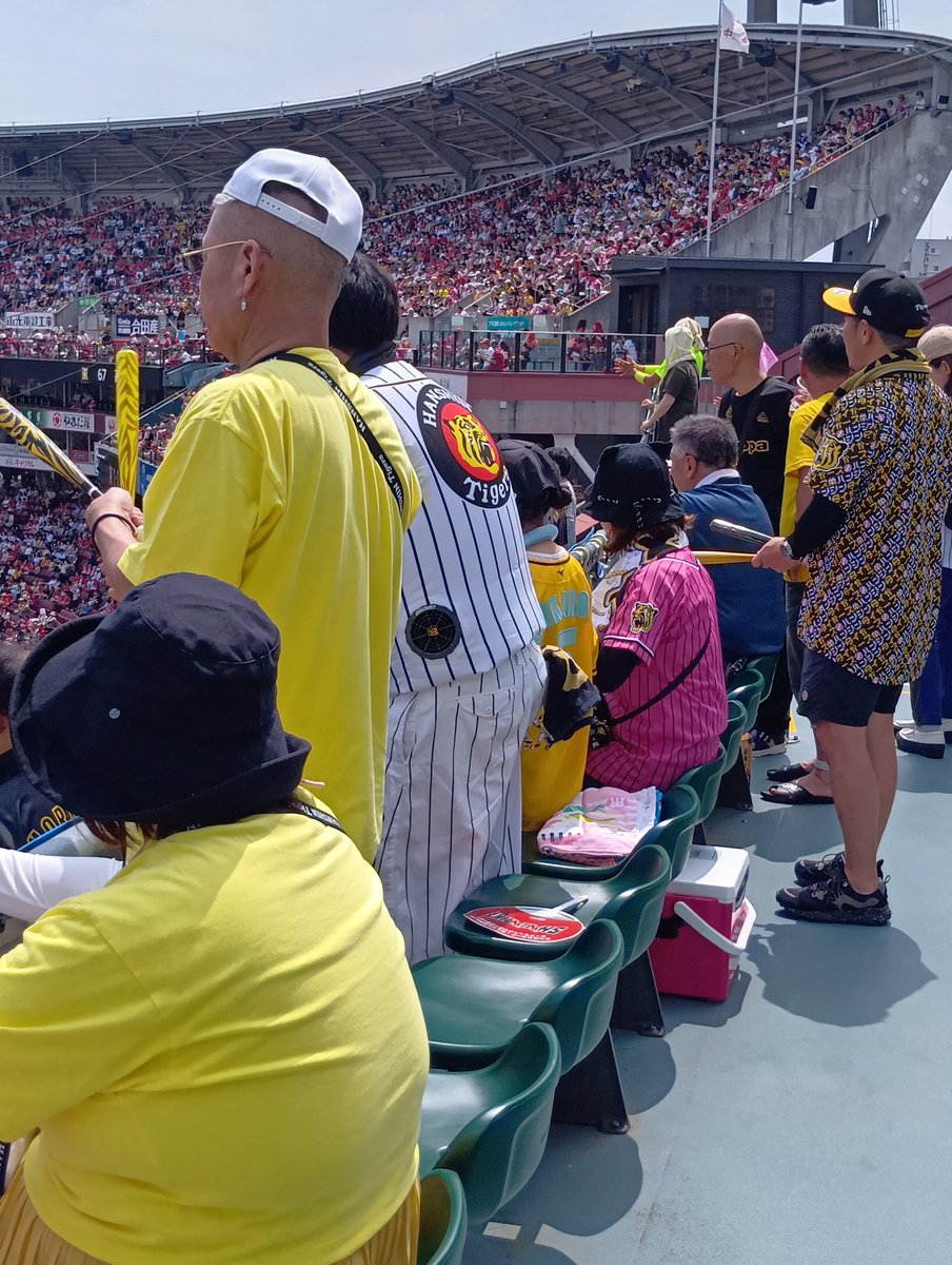 double_t_rk's tweet photo. マツダスタジアム広島ー阪神戦🎏🐅

試合開始しました🥎🏏
今日も応援頑張ります🐅📢🎺 https://t.co/Upye96AwS2