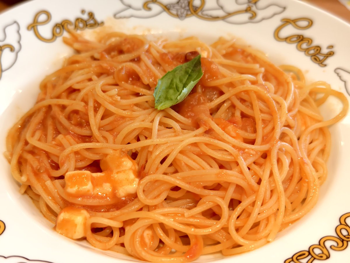 Q6Jj400k4fGZFeh's tweet photo. #Cocos
#ココス
#パスタ
フレッシュバジル＆モッツァレラトマトパスタ🍝
ちなみに大盛り❤️ https://t.co/GtsFfofvl2