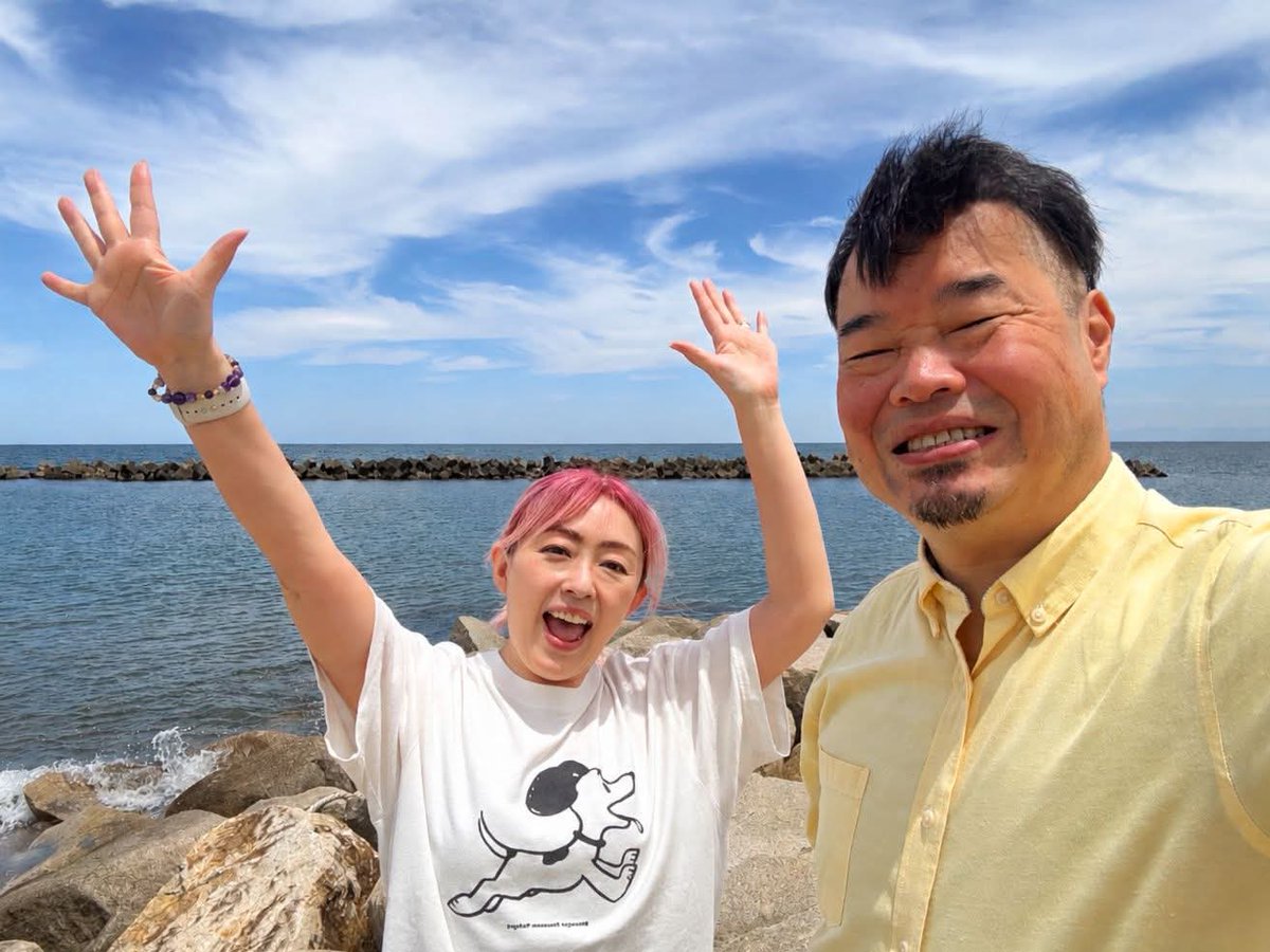 fuming30's tweet photo. イシダナイトプレミアム超満員の大盛況！
沢山のご来場ありがとうございました
今までで一番盛り上がったのではとの声高し

嬉しくて
よーこちんと海を見に来ましたよ

LIVE中の素敵な画像はまた

さ、本日はサブトーンの会元住吉です。
満席のようなので来たい方はお電話で確認を。044-754-1156 https://t.co/YPuy8AYJVA