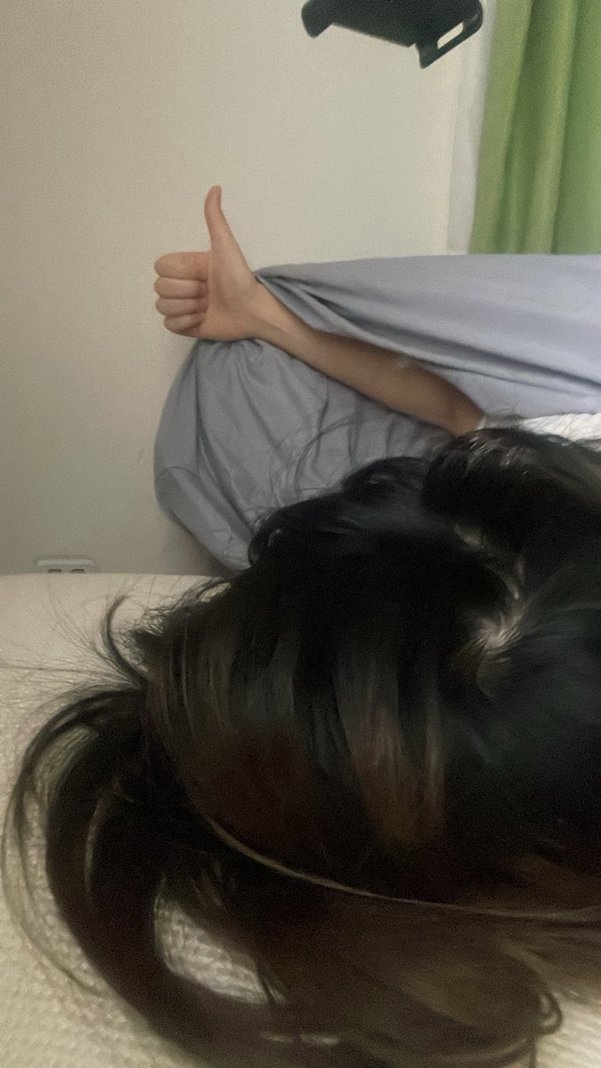 fuaumeram_'s tweet photo. 低気圧で眠すぎる。
明日は，下北沢WAVERで18時20分から
弾き語りだよん✨
どうせ雨だけどね
一緒にどんよりしよー
この日からグッズがっ、、、。 https://t.co/qz90DWYzj6