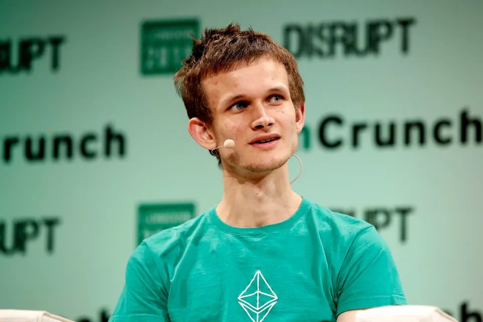 moddijG's tweet photo. 🚨 Vitalik-linked wallet moves $11M in ETH

A wallet linked to Vitalik Buterin has transferred 7,000 ETH worth 

around $11.06 million after nearly a year of inactivity 

On-chain data suggests the funds may be headed to a centralized exchange, according to OnchainLen
#ETH https://t.co/mxYXQqMnbU