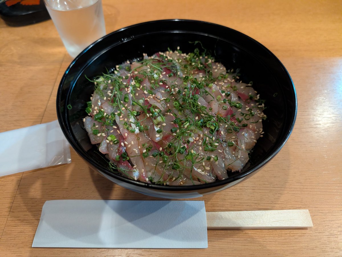 rin7374's tweet photo. りゅうきゅう丼食べて商店街おさんぽしてきた！かえるぞ！（まだ帰ってなかった） https://t.co/W68xORsbVf