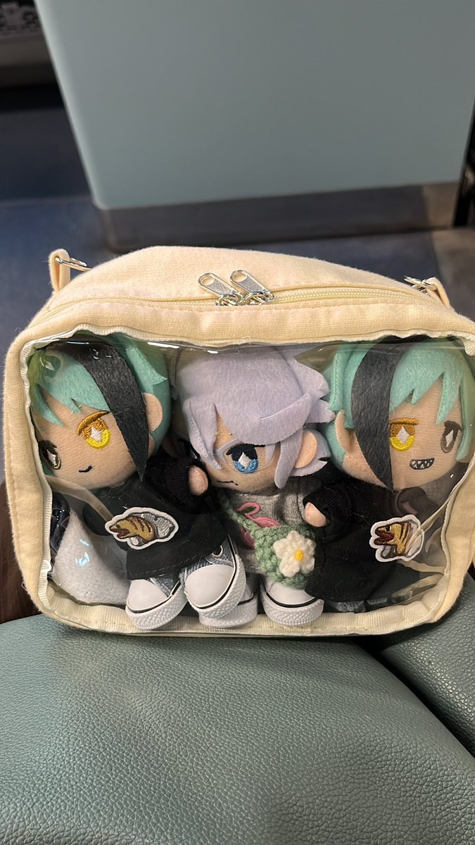 zero_resan's tweet photo. オクタの3人とビックサイトに視察に行ってまいりました！

諸々（主に薄い本購入）済んでご飯食べて帰ります！

久しぶりのイベントはなかなか堪えますorz https://t.co/oNB4QifRUA