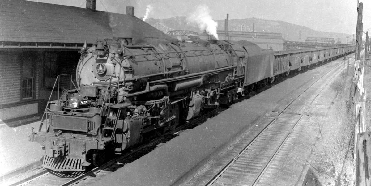 BeytienJoshua's tweet photo. Credit: Gary Everhart collection 

#1950s #vintage #blackandwhitephotography #WestVirginia #Steam #TRAIN #trains https://t.co/jNv6Mug0kp