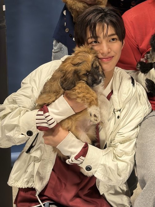 keonhoonights's tweet photo. konopuppy hugging a puppy 🥺🤍🤍
https://t.co/LA00royTcw
