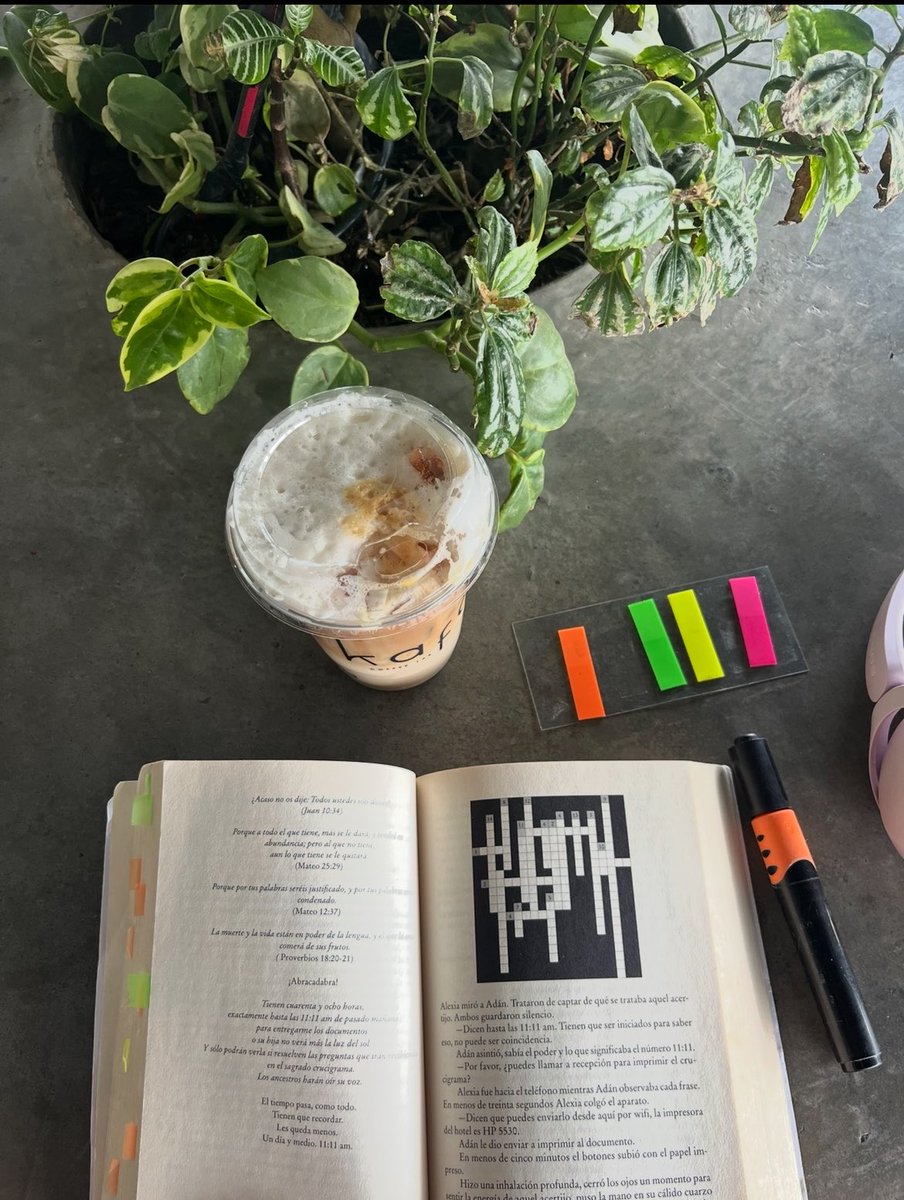 MelKruzo's tweet photo. El secreto de Dios (Trilogía de la Luz III) — Guillermo Ferrara.
“El verdadero viaje siempre fue hacia el interior.”

Hay libros que se leen y hay libros que llegan cuando estás listo para ellos.

“Quien busca la luz, termina descubriendo que el camino siempre fue hacia adentro.” https://t.co/I2P3J5nqPA