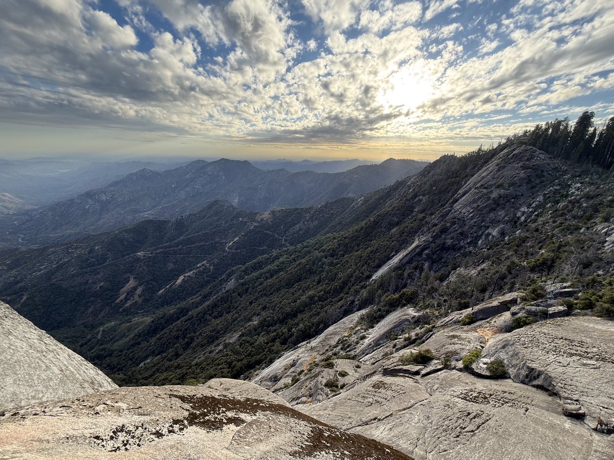 TimSweeneyEpic's tweet photo. Epic Spring Break, day 1. Sequoia National Park, California. https://t.co/0LQ9B1VRkY