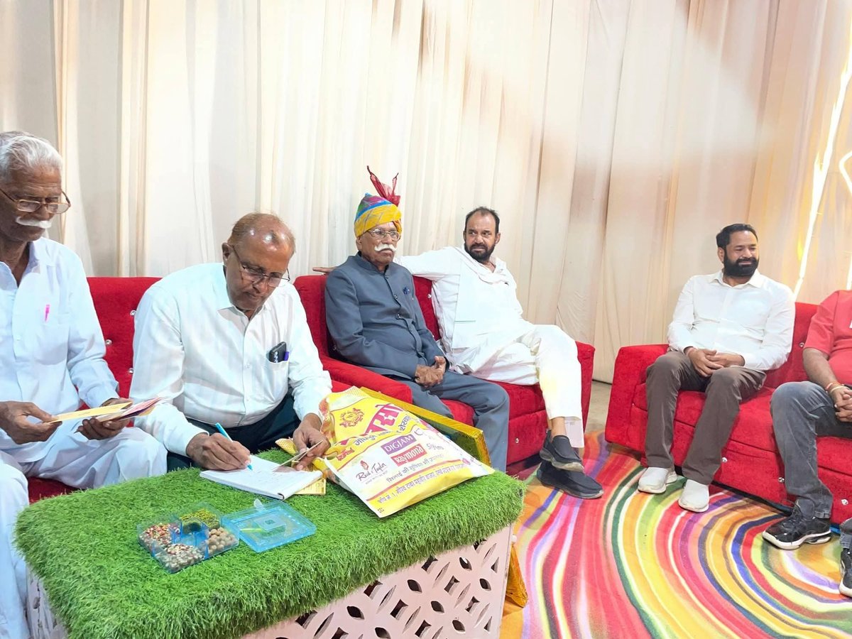 MasudaSangram's tweet photo. कल रात विधानसभा क्षेत्र के विभिन्न कार्यक्रमों में भाग लिया 
 साथ रहे ।
अपनों के बीच में!
       #राम_राम_सा🙏 https://t.co/l4ENeGL5zW